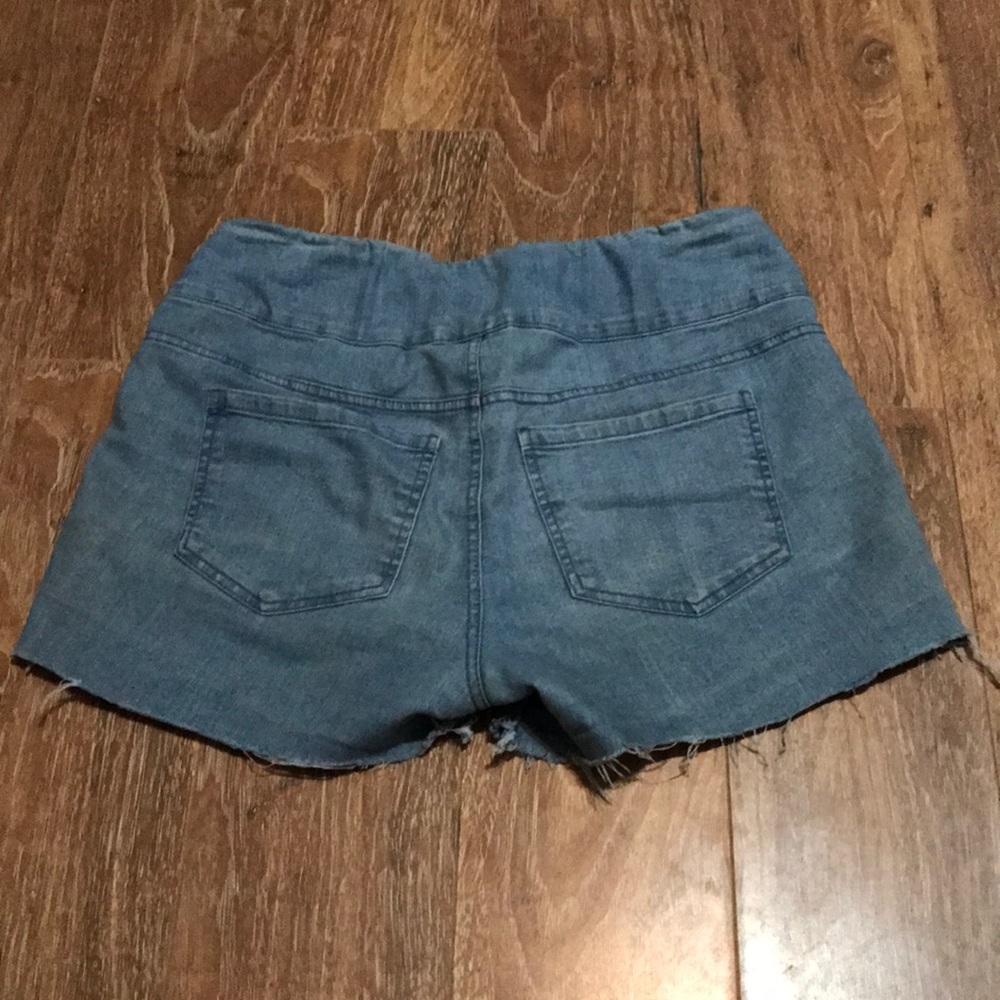 Cut-Off Shorts - Picture 2 of 3